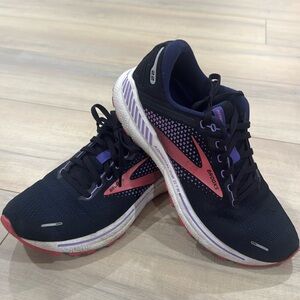 Woman’s brooks adrenaline gts